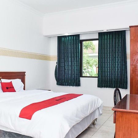 Reddoorz Near Lenmarc Mall Surabaya Pradahkalikendal Eksteriør bilde
