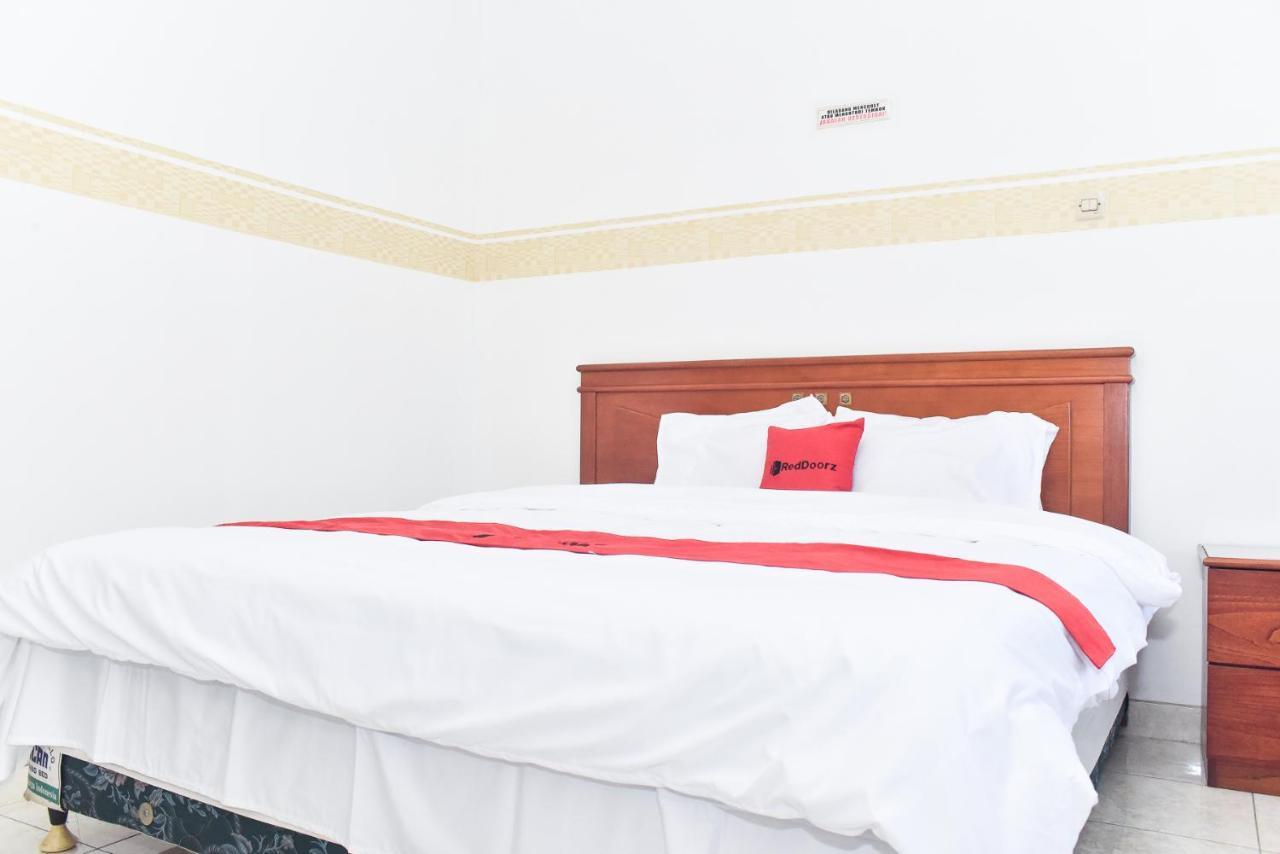 Reddoorz Near Lenmarc Mall Surabaya Pradahkalikendal Eksteriør bilde