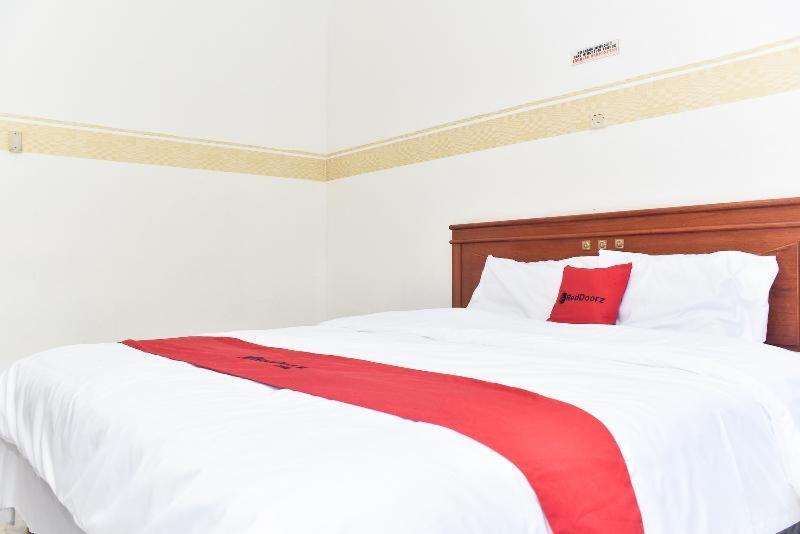 Reddoorz Near Lenmarc Mall Surabaya Pradahkalikendal Rom bilde