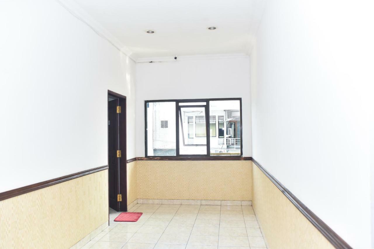 Reddoorz Near Lenmarc Mall Surabaya Pradahkalikendal Eksteriør bilde